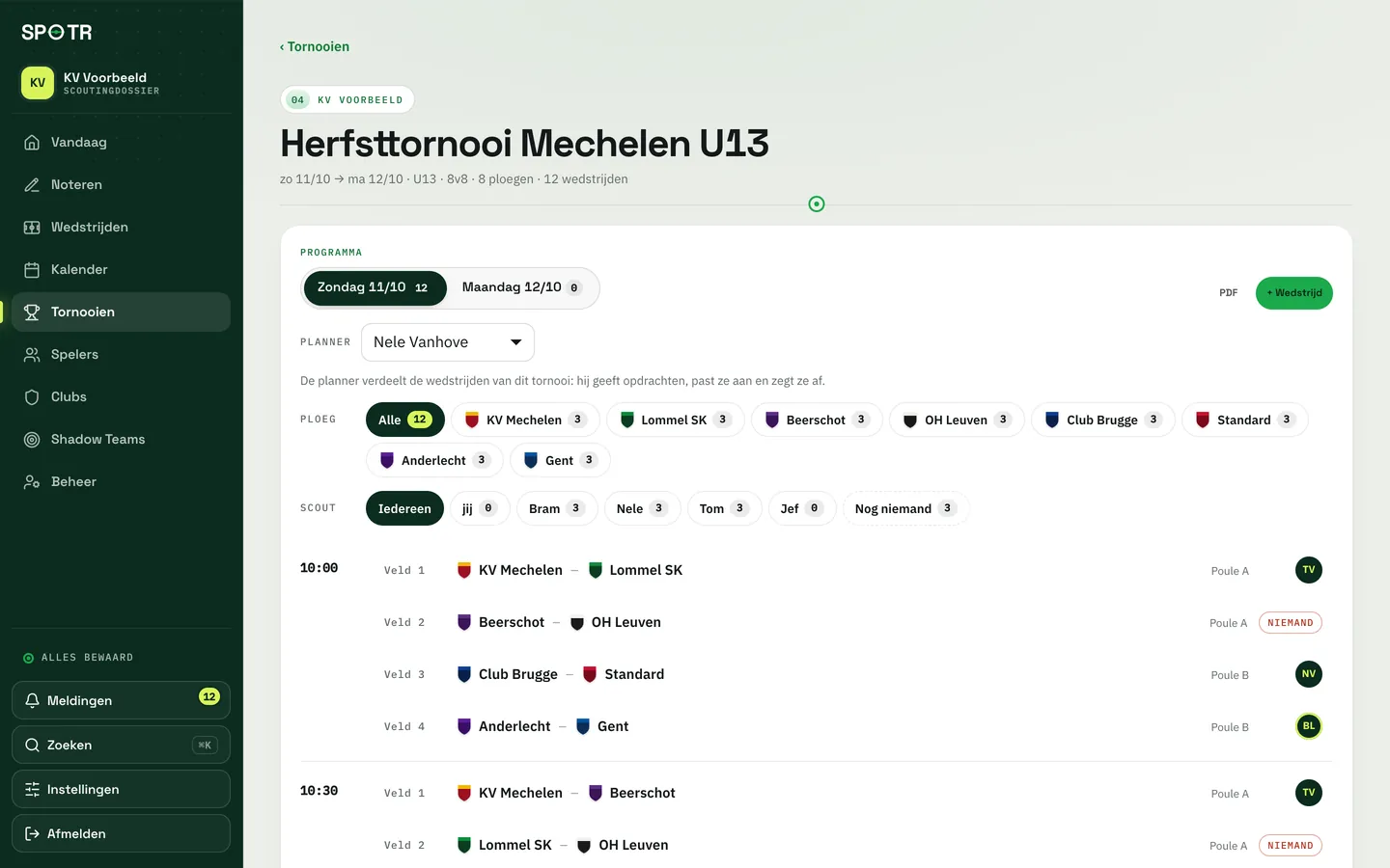 Het programma van een tornooi: de wedstrijden per aftrapuur, met de scouts die kijken.